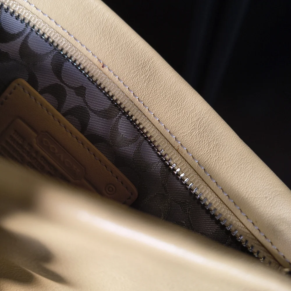 Coach Cream Shoulder Hand Bag - Picture 10 of 17